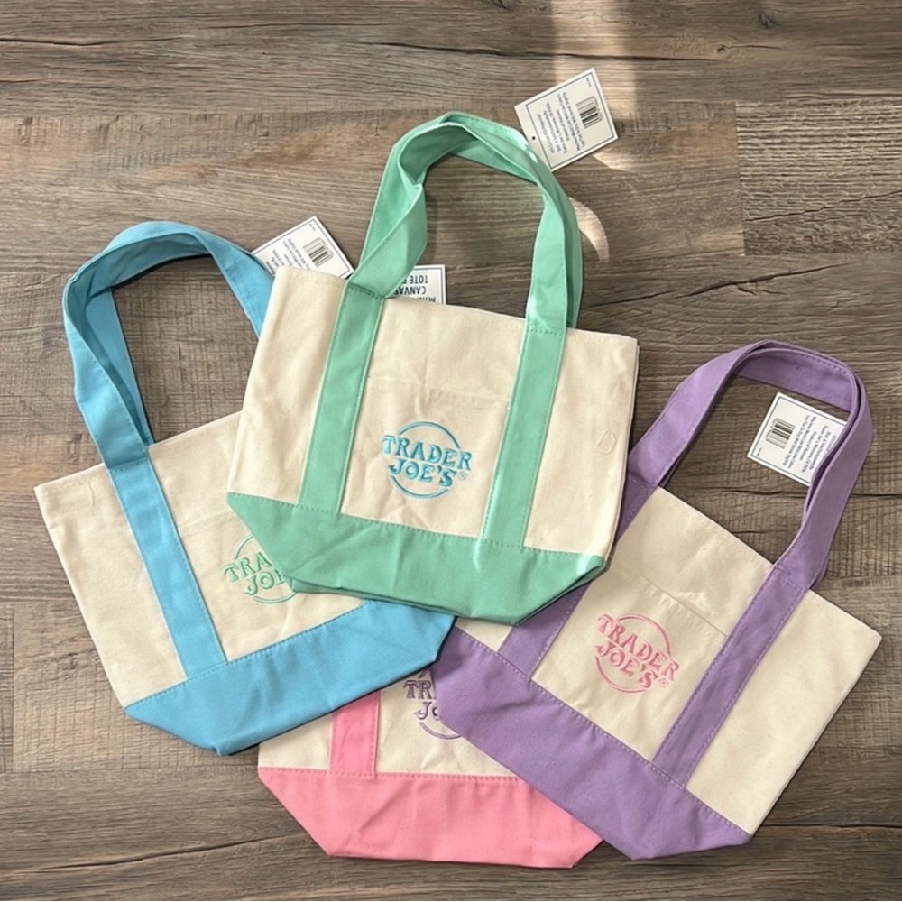 Trader Joe’s 2026 Mini Pastel Canvas Tote Bag Set Of 4 NWT